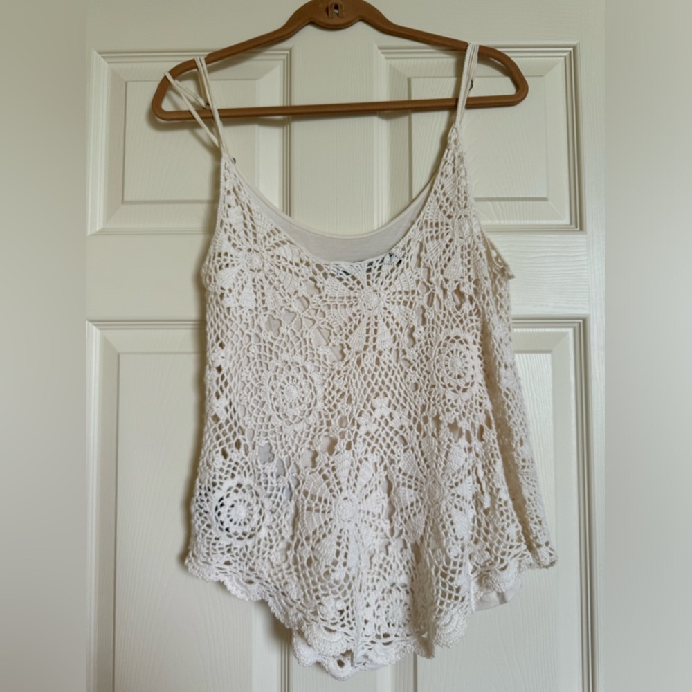 Patterson J. Kincaid cool top. Embroidered.